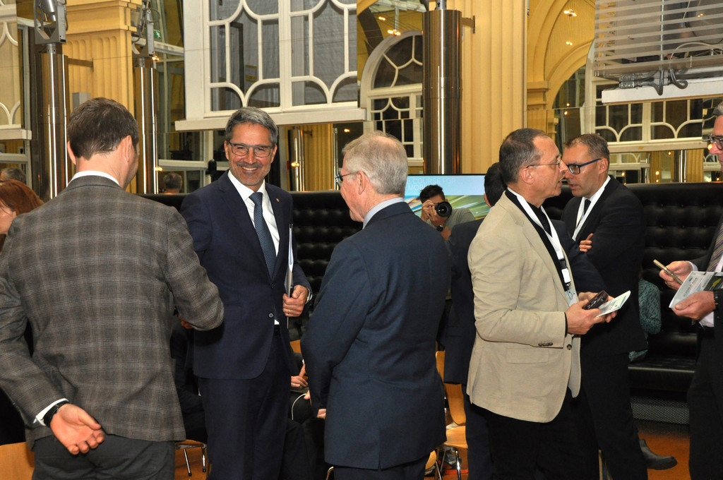 President of South Tyrol Kompatscher shaking hands.